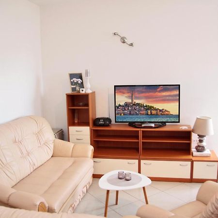 Apartment Matika, Terrace Apartment 10 Minutes Walk From Center ロヴィニ エクステリア 写真