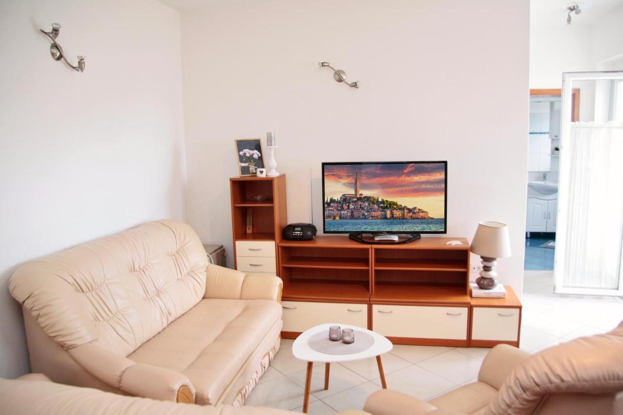 Apartment Matika, Terrace Apartment 10 Minutes Walk From Center ロヴィニ エクステリア 写真